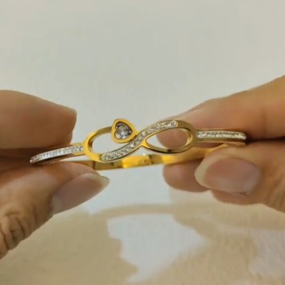 Neiman Marcus 18K Gold Plated Infinity Knot Heart Bracelet - Picture 4 of 4